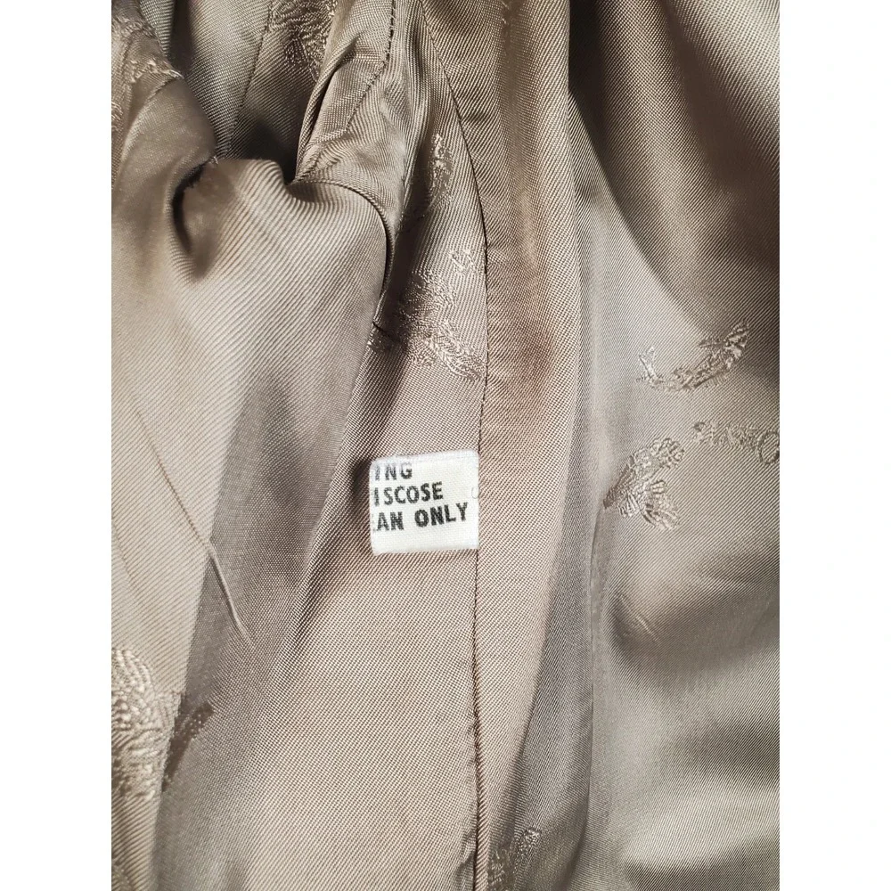 Orvis buttons have